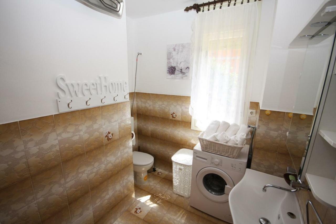 Two Bedroom Apartment, Nice Neighborhood, Free Parking, Wifi Pula Buitenkant foto