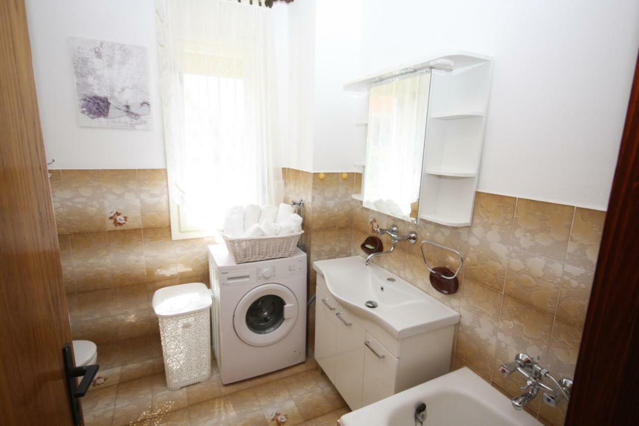 Two Bedroom Apartment, Nice Neighborhood, Free Parking, Wifi Pula Buitenkant foto