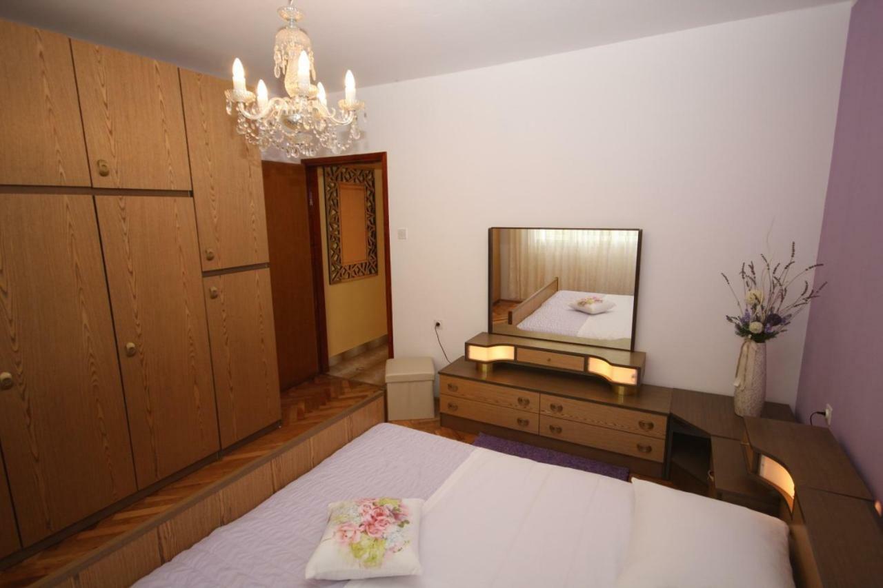Two Bedroom Apartment, Nice Neighborhood, Free Parking, Wifi Pula Buitenkant foto