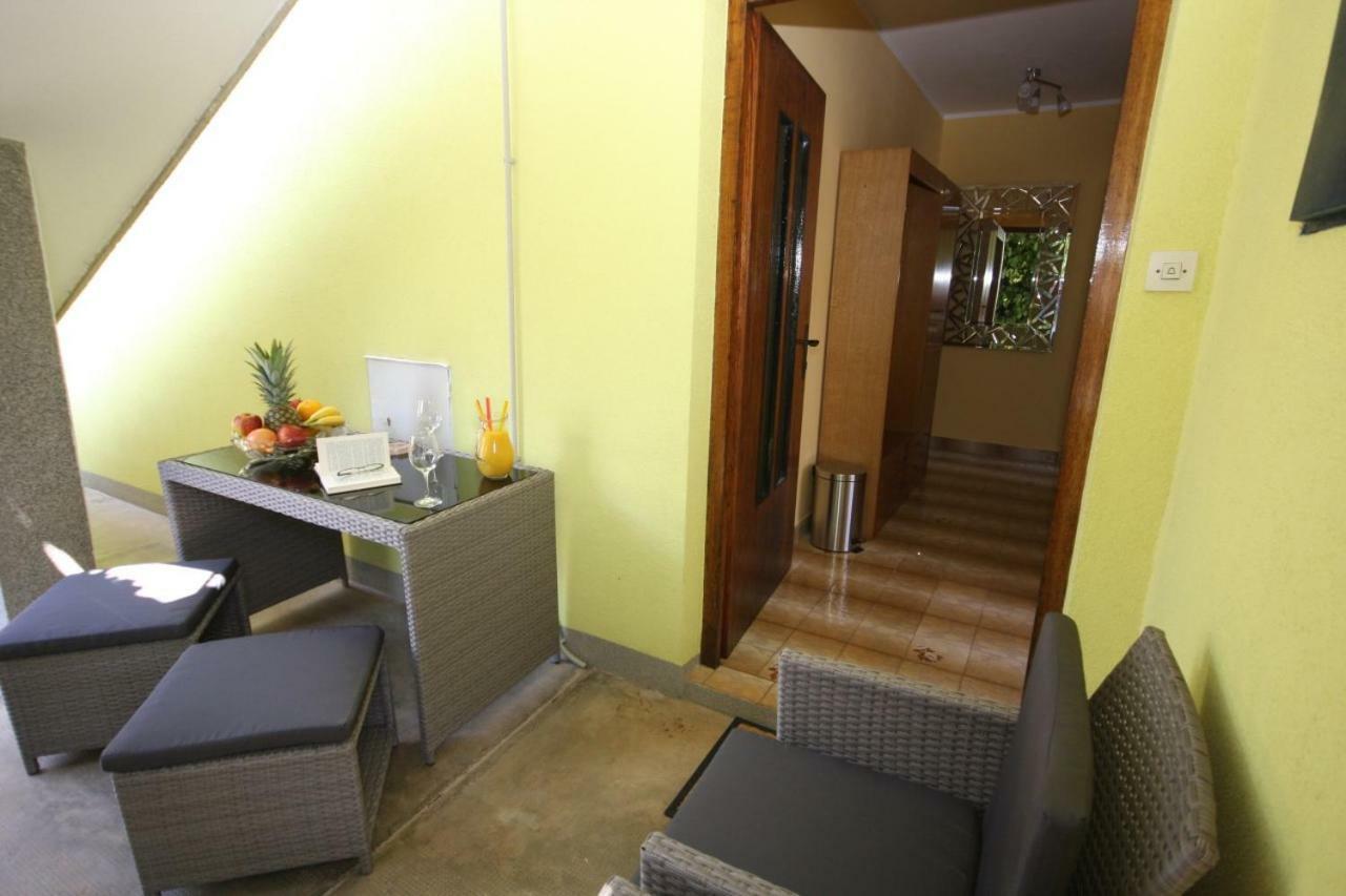 Two Bedroom Apartment, Nice Neighborhood, Free Parking, Wifi Pula Buitenkant foto