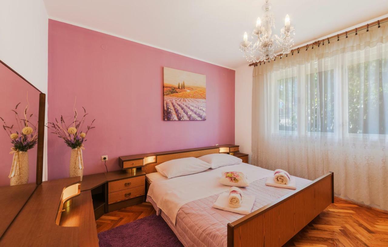 Two Bedroom Apartment, Nice Neighborhood, Free Parking, Wifi Pula Buitenkant foto